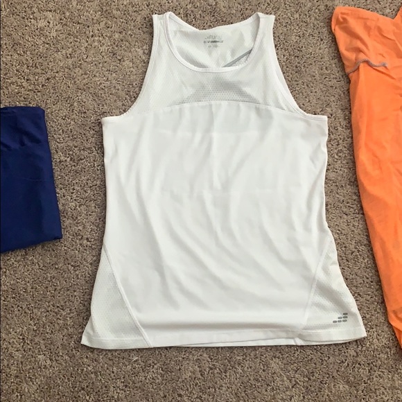 Bundle of 3 workout shirts! - Picture 3 of 7